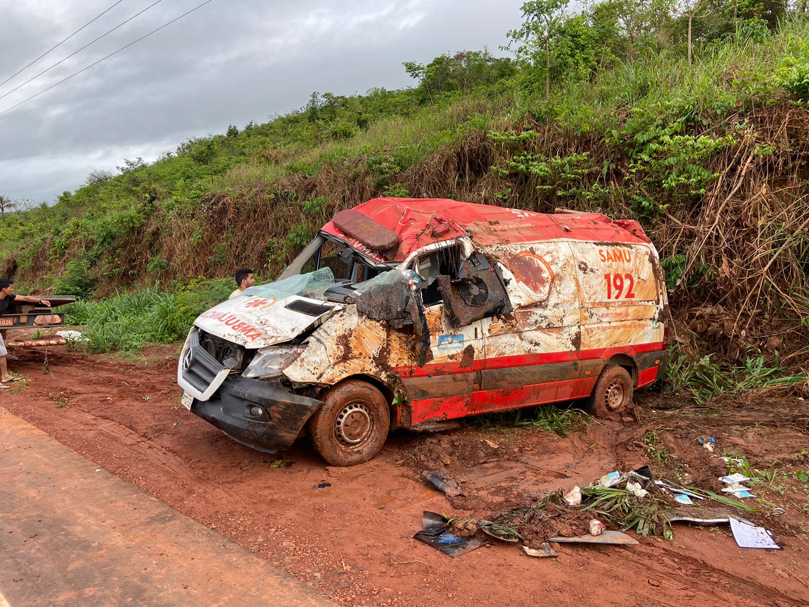 Ambulância do Samu de Buriticupu sofre acidente enquanto socorria paciente na estrada do Arame